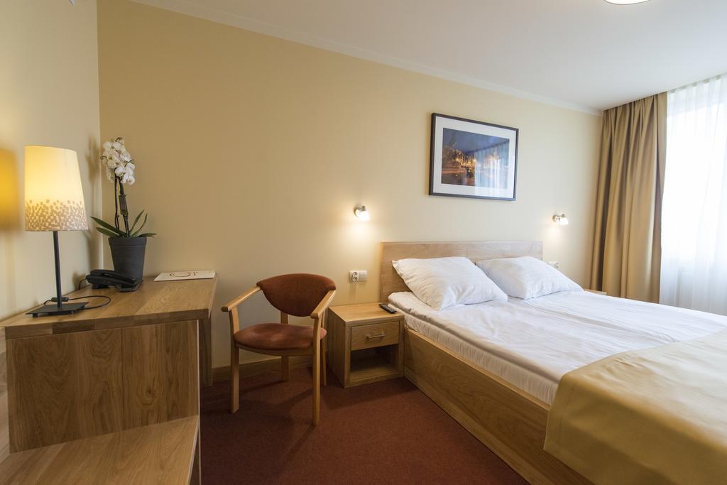Hotel Gorzow กอร์ซุฟเวียลคอปอลสกี ภายนอก รูปภาพ