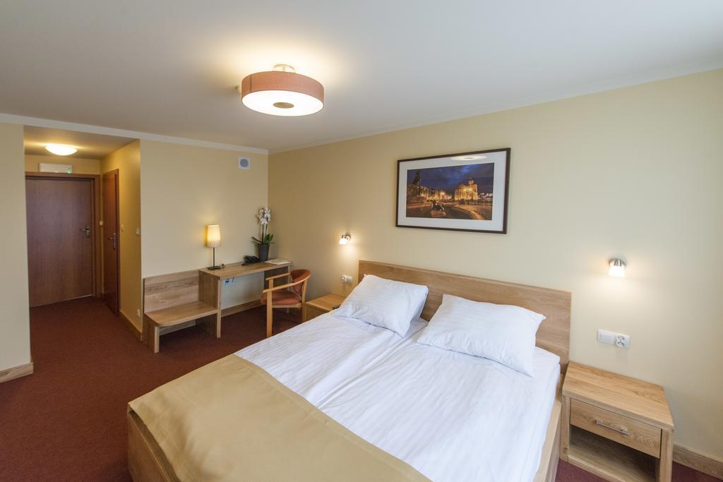Hotel Gorzow กอร์ซุฟเวียลคอปอลสกี ภายนอก รูปภาพ