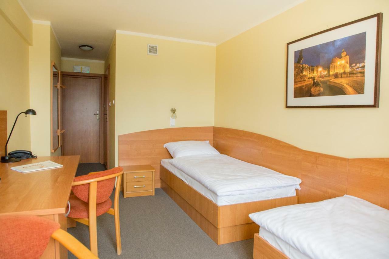 Hotel Gorzow กอร์ซุฟเวียลคอปอลสกี ภายนอก รูปภาพ