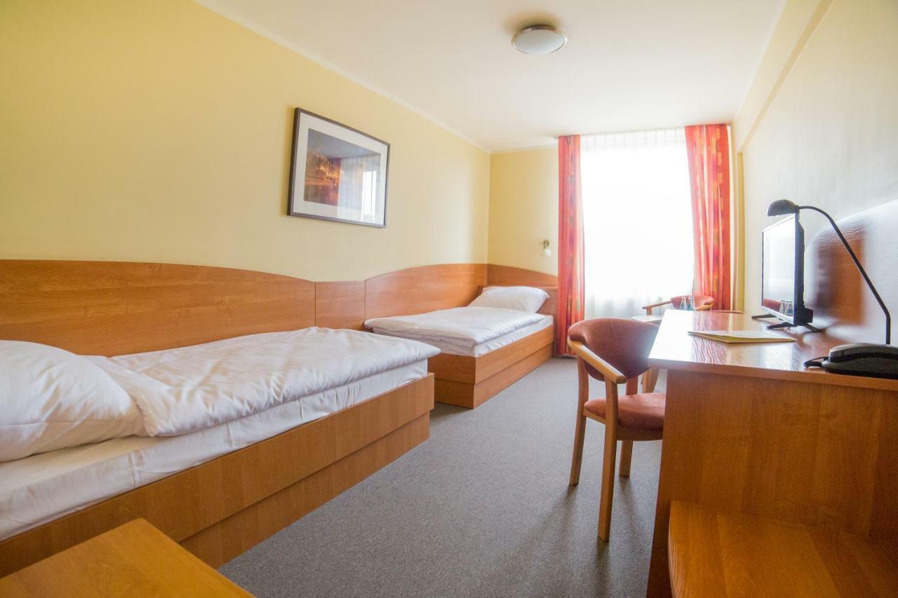 Hotel Gorzow กอร์ซุฟเวียลคอปอลสกี ภายนอก รูปภาพ